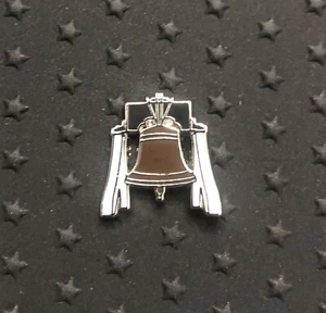 2020 Walt Disney World Tiny Kingdom Serie 3 Liberty Bell Pin - Bild 1 von 1