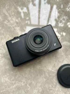 Sigma DP2 14MP Compact Digital Camera Black-95%NEW - Picture 1 of 4
