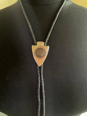 Corbata Bolo vintage de cuero con centavo indígena 1904 en punta de flecha suroeste 32" Foto 1 de 4