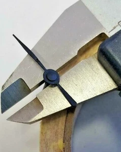 Reloj mecánico de pared y manto Kieninger segundero longitud 30 mm eje 33,8 mm - Imagen 1 de 1