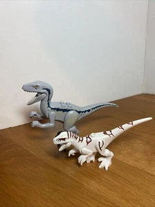 Lego Jurassic World Dinosaur Minifigures Velociraptor 76946 & Atrociraptor 76945 - Picture 1 of 8
