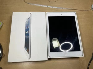 WiFi Only Apple iPad mini 1. Gen 16GB 9,3,5 Silber MD531LL/A mit Box - Bild 1 von 8