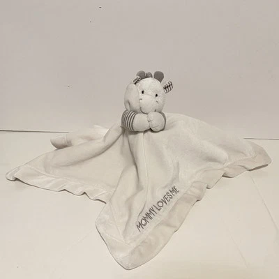 Manta de seguridad de felpa Carters Mommy Loves Me Giraffe Lovey blanca satinada plateada Foto 1 de 4