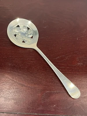 "Cuchara perforada plateada Sheffield England Tomate Berry 8,5"" patrón bellota" Foto 1 de 4