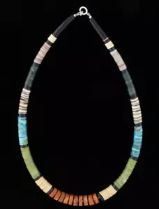 Collana Heishi multicolore 16" graduata di Gerard & Mary L. Calabaza - Foto 1 di 2