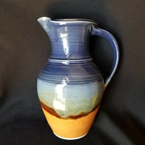 Jarra de cerámica Sunset Canyon hecha a mano de 9,25 pulgadas de alto, tiene capacidad para 56 onzas líquidas - Imagen 1 de 5