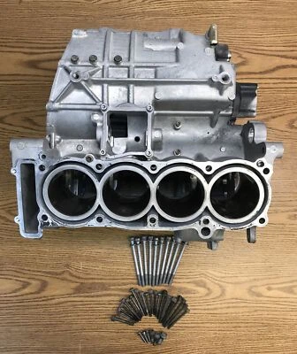 YAMAHA FJR1300 2003-2005, PIEZA CÁRTER # 5JW-15100-01-00 Foto 1 de 4