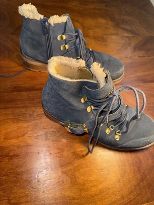 Beautiful Dark Blue Sporto Boots With Gold Trim Zipper Side For Easy On  8.5w - Image 1 of 4