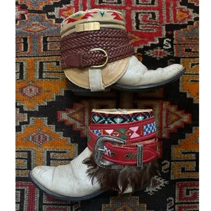 Upsicled Cowboystiefel Boho Bohemian Booties Feder überarbeitet Gr. 8 Free People - Bild 1 von 24