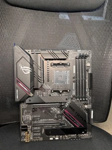 ASUS ROG Strix B550-F Gaming WiFi II AMD AM4 **WIFI 6E RECEIVER FEHLT** - Bild 1 von 12