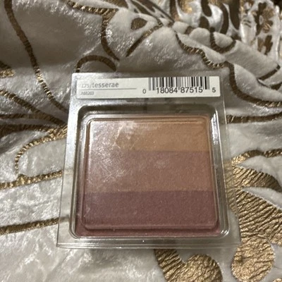 Acentos faciales Aveda Petal Essence ~ 175 teselas ~ 0,29 oz. ~ ¡Descontinuado! Foto 1 de 4