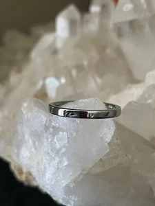 2,5 mm breiter Ring, schlichter, dezenter Ehering, massives Titan, Made in USA - Bild 1 von 5