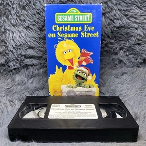 Sesame Street: Christmas Eve on Sesame Street VHS Tape 1997 Big Bird And Oscar - Picture 1 of 8