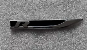 Placa emblema insignia delantera derecha VW Golf VII 5G R-Line 5G0853688BGFOD - Imagen 1 de 3