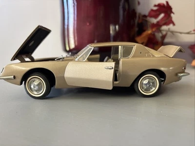 Литая под давлением металлическая модель Studebaker Avanti 1963 Franklin Mint масштаба 1:43 - Изображение 1 из 4
