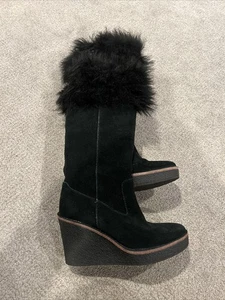 UGG Australia Valberg Damenstiefel schwarz Wildleder mit Fellmanschette Keilabsatz 7 - Bild 1 von 16