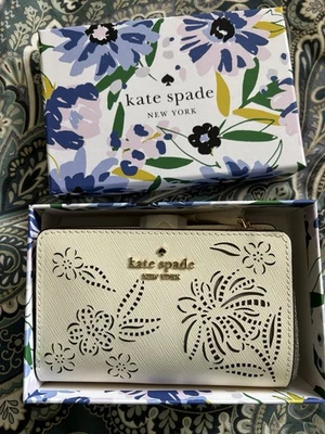 Nueva Cartera Kate Spade Madison Mediana Compacta Doble Plegable Cuero Perforado Crema Foto 1 de 4