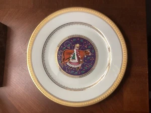 Mikasa Twelve Days Of Christmas Gold Lunch Plate - Eight Maids A Milking, #8 - Picture 1 of 2