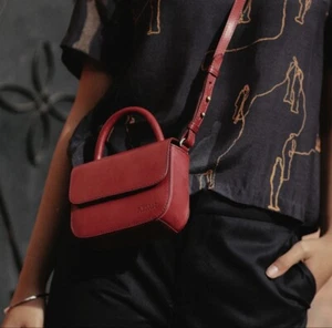 Mini Crossbody Bag aus fair-trade Leder - Bild 1 von 4