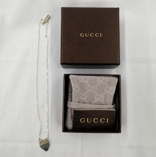 Collana con ciondolo GUCCI in argento sterling 925 cuore logo targhetta con scatola
