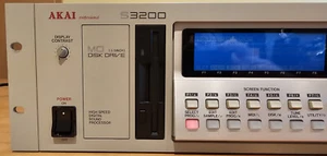 Akai S3200 Sampler + div. Zubehör / Exzellenter Zustand !!! - Bild 1 von 19