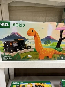 BRIO World 36098 Dinosaurier Kreis Set 12-teilig Zug und Dinosaurier Figur Spielzeug Neu - Bild 1 von 2