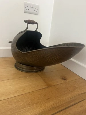 Brand new Hammered brass coal scuttle - Image 1 of 4