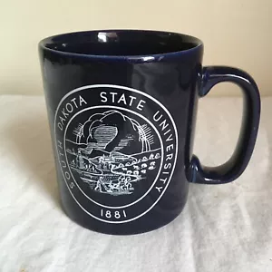 Taza de café artesanal horno Staffordshire South Dakota State University hecha en el Reino Unido FS - Imagen 1 de 7