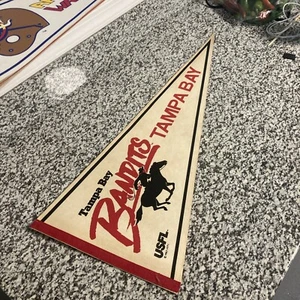 "Banderín completo vintage 1982 Tampa Bay Bandits USFL 30""x11"" fieltro raro" - Imagen 1 de 7