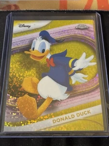 2025 Topps Cromo Disney, Pato Donald, Mini-Diamantes Refractor Amarillo, 34 - Imagen 1 de 1