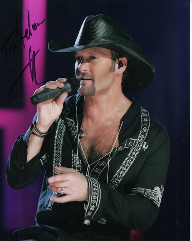 TIM MCGRAW HAND SIGNED 8x10 COLOR PHOTO+COA       IN CONCERT POSE      TO HELEN Cover