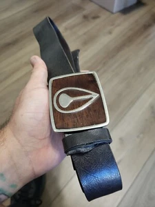 Hebilla de cinturón Nixon con cinturón de cuero talla 38 - Imagen 1 de 3