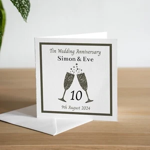 Tarjeta personalizada de décimo aniversario de boda de lata copa de champán esposo esposa - Imagen 1 de 3