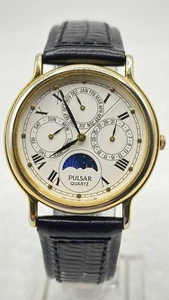 Reloj de cuarzo de cuero multifunción fase lunar de vestir V33F-7020 de colección Pulsar para hombre - Imagen 1 de 12