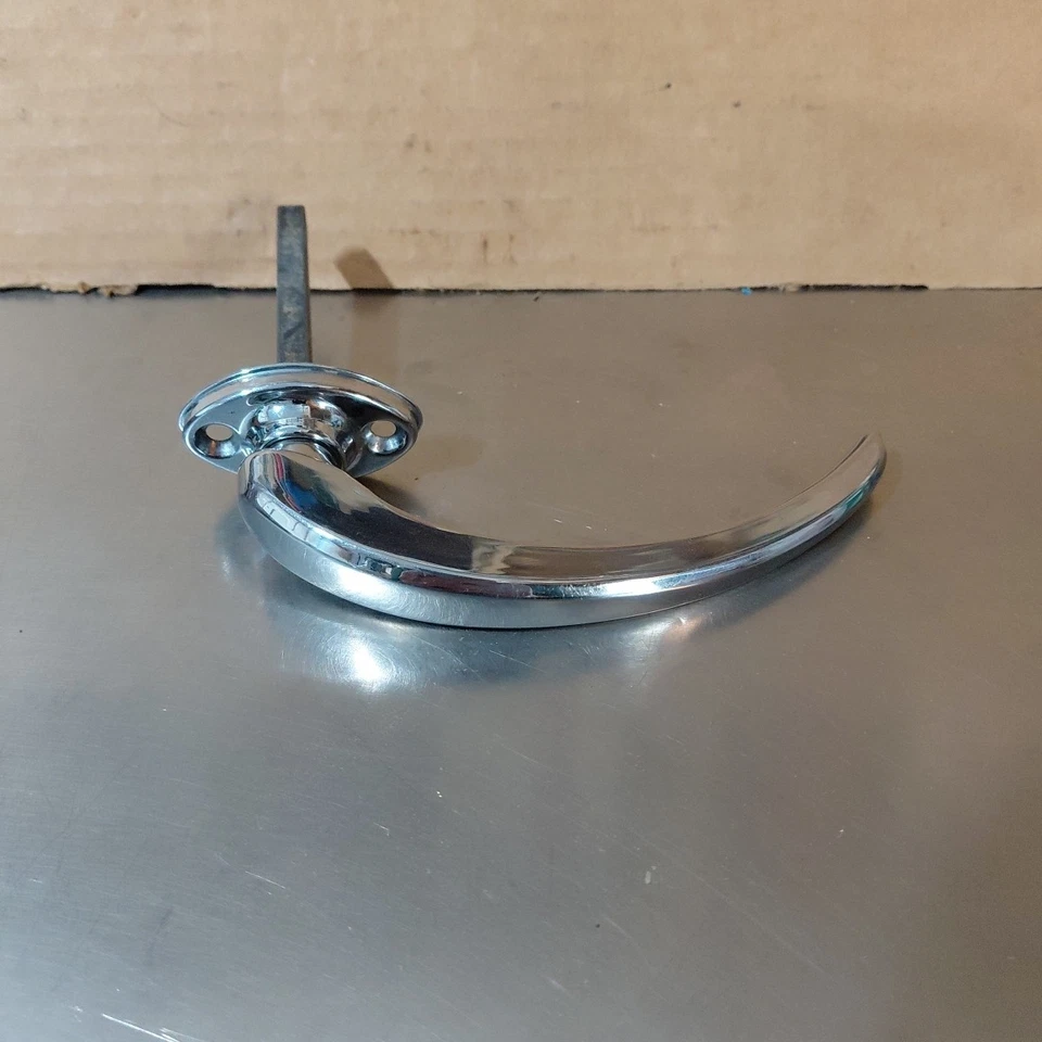 Внешняя дверная ручка 1937 Studebaker Dictator & President новая из старых запасов 265370 - Изображение 1 из 4