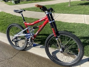 Santa Cruz Bullit MTB - Picture 1 of 20