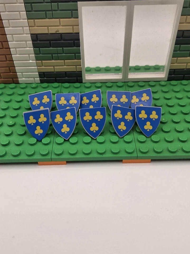 Nuevo Lego Castillo Minifigura Escudo Triangular 10 Trifolios Amarillos sobre Fondo Azul Foto 1 de 1