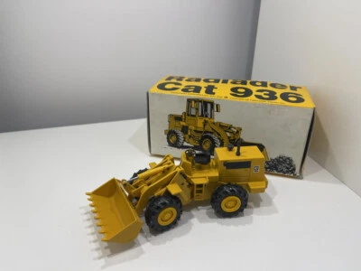 Model Radlader Caterpillar CAT 936 14x5,5x7 cm - Maßstab 1:50 . Top Zustand    - Bild 1 von 3