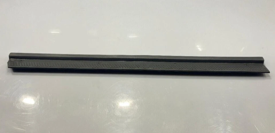 Nissan Xterra 2004 placa de umbral de puerta moldura P/N 10997-Nn0500 pieza original OEM Foto 1 de 4