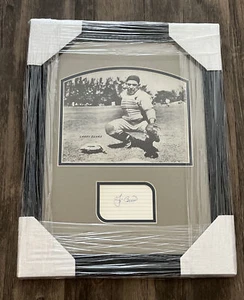 FIRMA FIRMADA YOGI BERRA AUTOGRAFIADA ENMARCADA Y CORTE ENMARAÑADO CON FOTO 8X10 JSA - Imagen 1 de 5