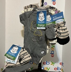 SET: Gerber Bio NEUGEBORENE Onsies Jungen (3 Stück) + 3 Caps + 4er Pack Fäustlinge - Dino - Neu mit Etikett - Bild 1 von 13