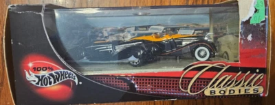 100% Hot Wheels Classic Bodies 1932 Duesenberg & 57C Bugatti 1:64 Scale Diecast - Image 1 of 4