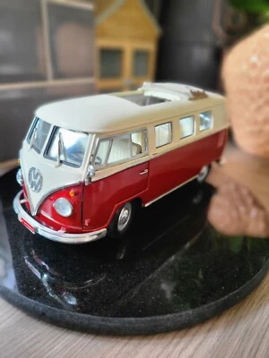 Road Signature 1/18 - 1962 Volkswagen Bus Split Screen VW -Die Cast Model Van - Image 1 of 4