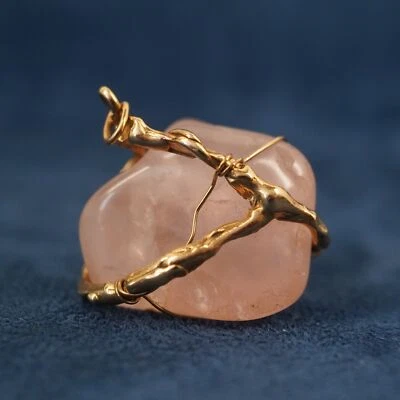 Colgante Brutalista Arthur King Oro 14k y Cuarzo Rosa - Envío Gratis EE. UU. Foto 1 de 4
