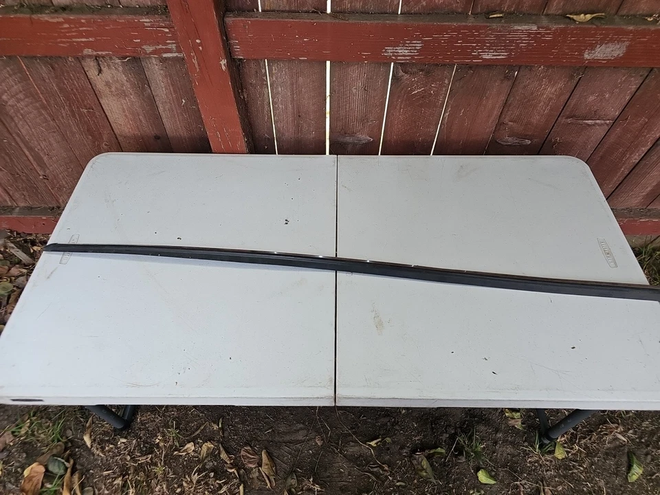 1989 年沃尔沃 240 244 轿车前 D.S. 芬达装饰腰带 — 第 1/4 张图片