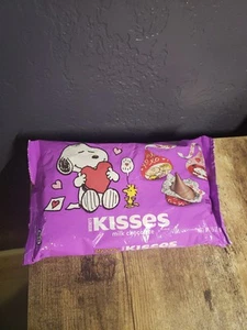 Hershey's 9.5oz PEANUTS SNOOPY Kisses Milk Chocolate Valentine's Candy BB 12/25 - Imagen 1 de 2