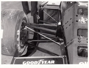 JPS LOTUS 97T SUSPENSIÓN 1985 BRASILEÑO GP SENNA ÉPOCA ORIGINAL FOTO PRENSA - Imagen 1 de 2