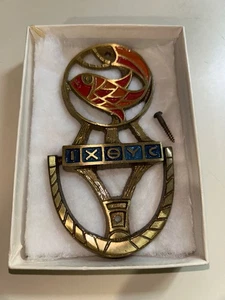 NUOVO Vintage TERRA SANCTA GUILD OTTONE PORTA BATTENTE PESCE IXEYC PACE AMORE ARMONIA - Foto 1 di 2