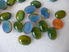 Bastelmaterial  4 Schmucksteine Cabochon Glassteine 18x13x6 mm grünmelage NEU