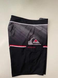QUIKSILVER DIVISION MENS BOARD SHORTS SIZE 32 - Picture 1 of 2